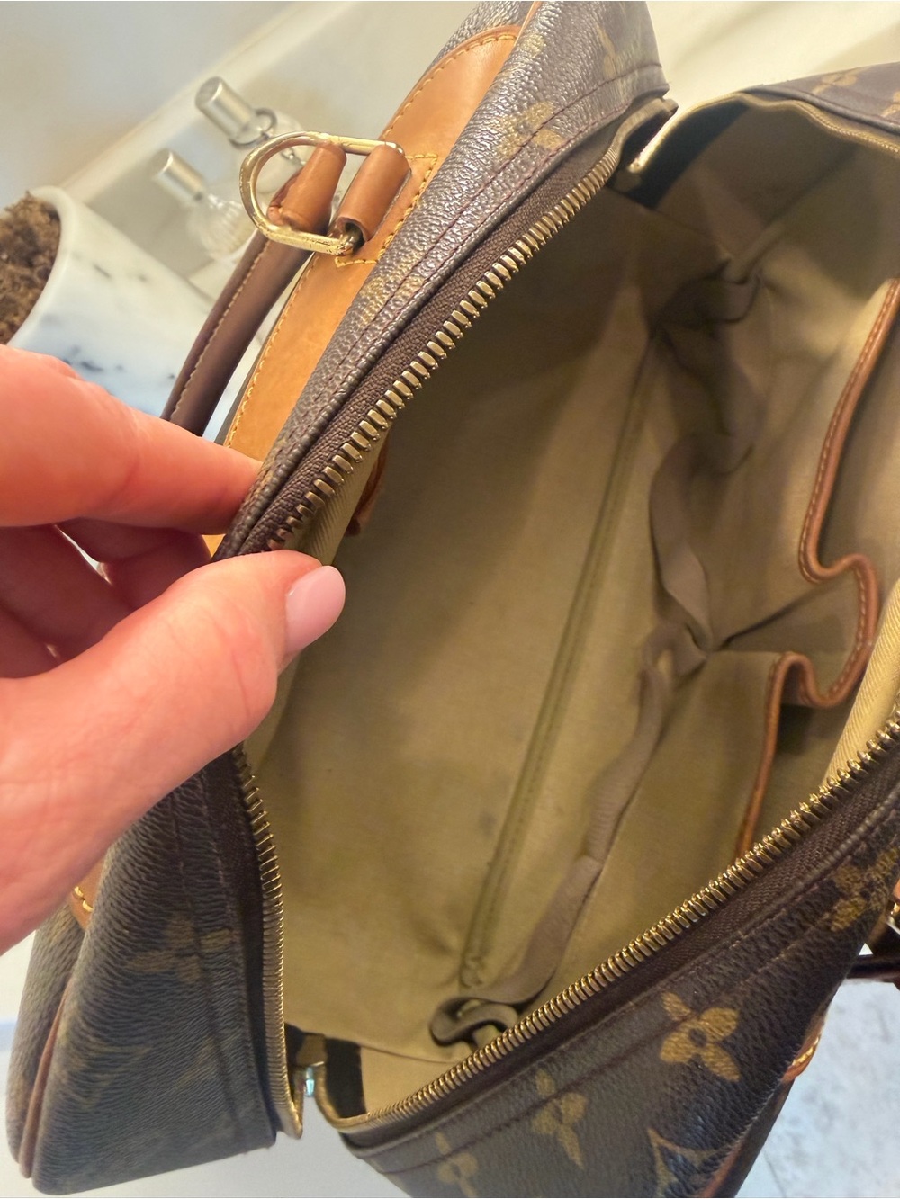 Louis Vuitton Monogram Deauville Bag - Picture 11 of 16